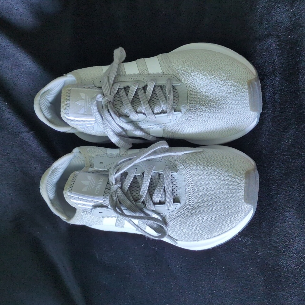 Adidas Swift Run X Women’s sz 9 - Picture 2 of 7